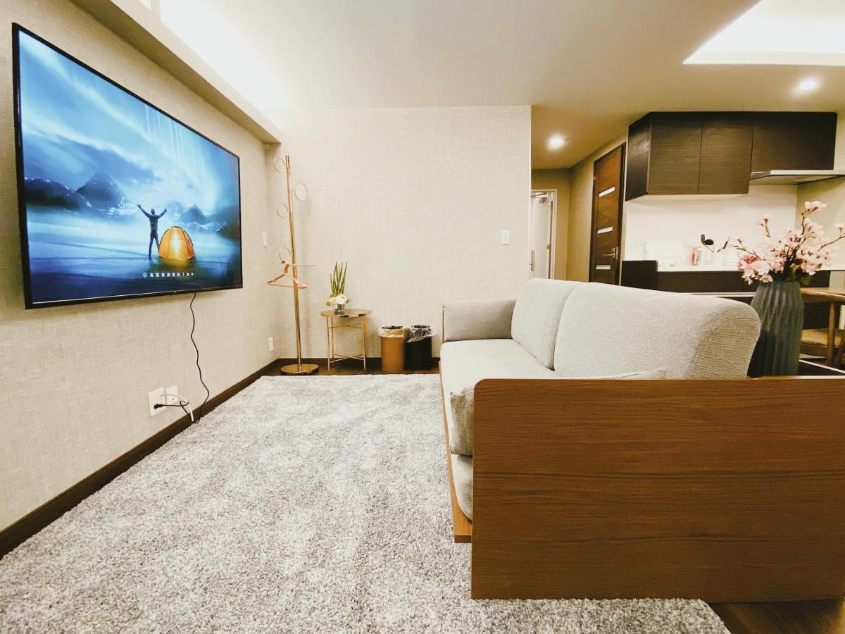 Cherry Blooming Tokyo- All Suite Boutique Hotel 东京伊樱里-中央区全套房艺术酒店 Ngoại thất bức ảnh