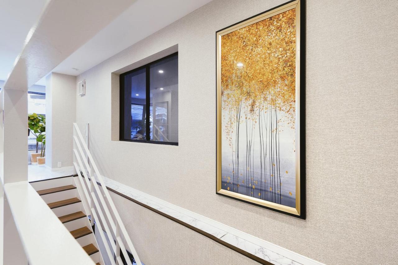 Cherry Blooming Tokyo- All Suite Boutique Hotel 东京伊樱里-中央区全套房艺术酒店 Ngoại thất bức ảnh