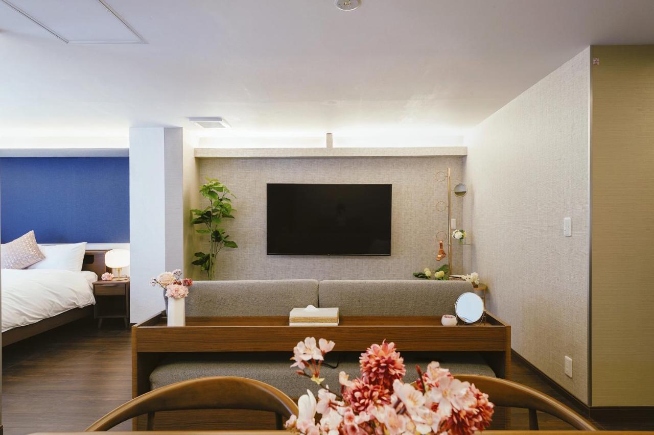 Cherry Blooming Tokyo- All Suite Boutique Hotel 东京伊樱里-中央区全套房艺术酒店 Ngoại thất bức ảnh