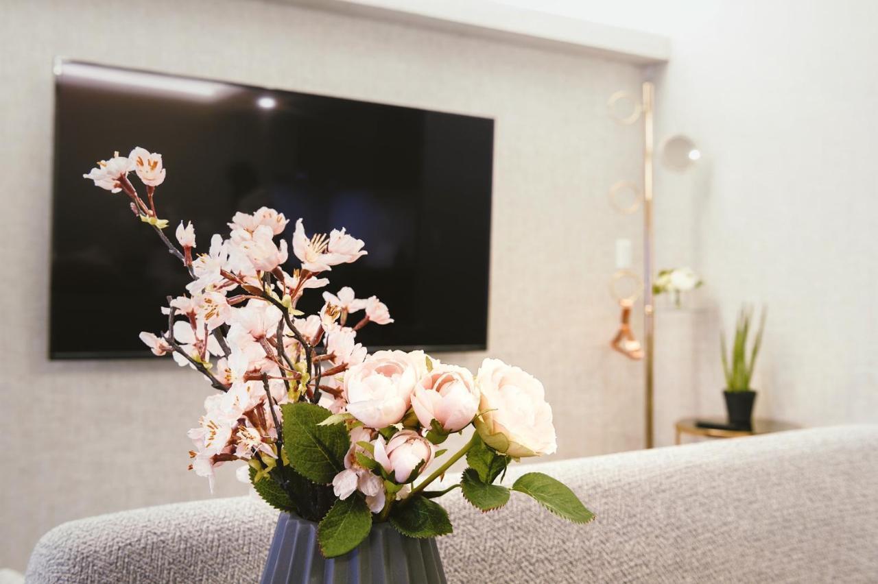 Cherry Blooming Tokyo- All Suite Boutique Hotel 东京伊樱里-中央区全套房艺术酒店 Ngoại thất bức ảnh